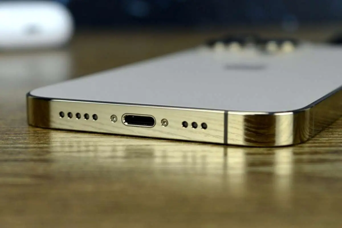 اولین آیفون مجهز به پورت USB-C