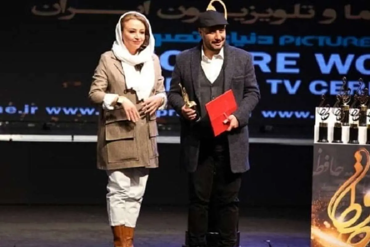 (ویدئو) واکنش جواد عزتی پس از در آغوش گرفتن همسرش