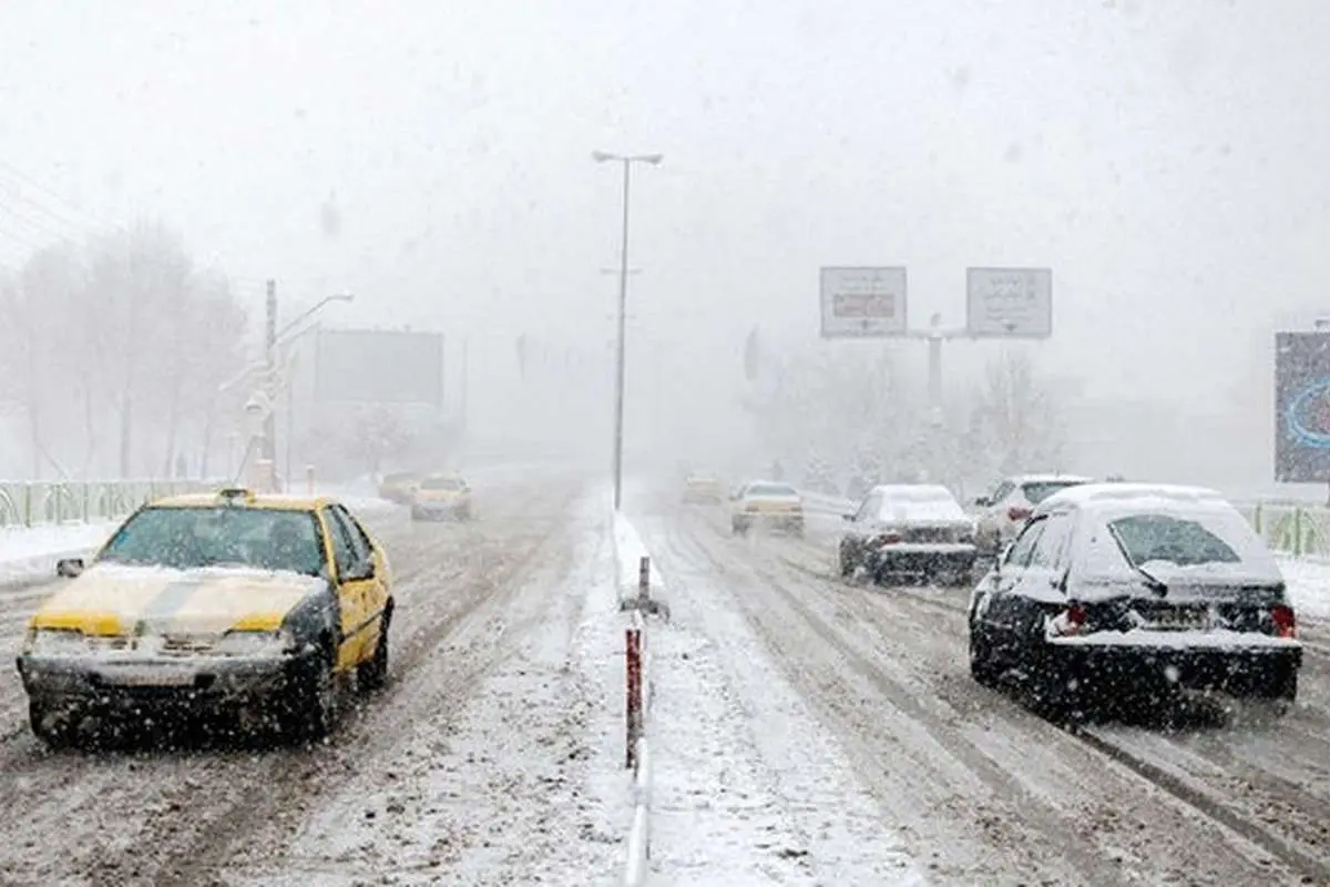 برف و باران در جادههای ۱۱ استان