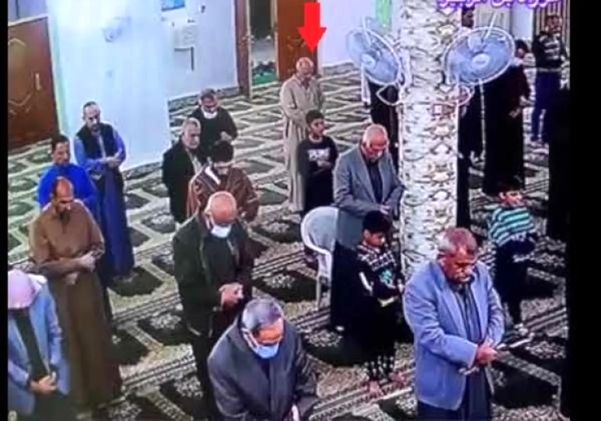 (ویدئو) مرگ یک پیرمرد هنگام اقامه نماز در مسجد