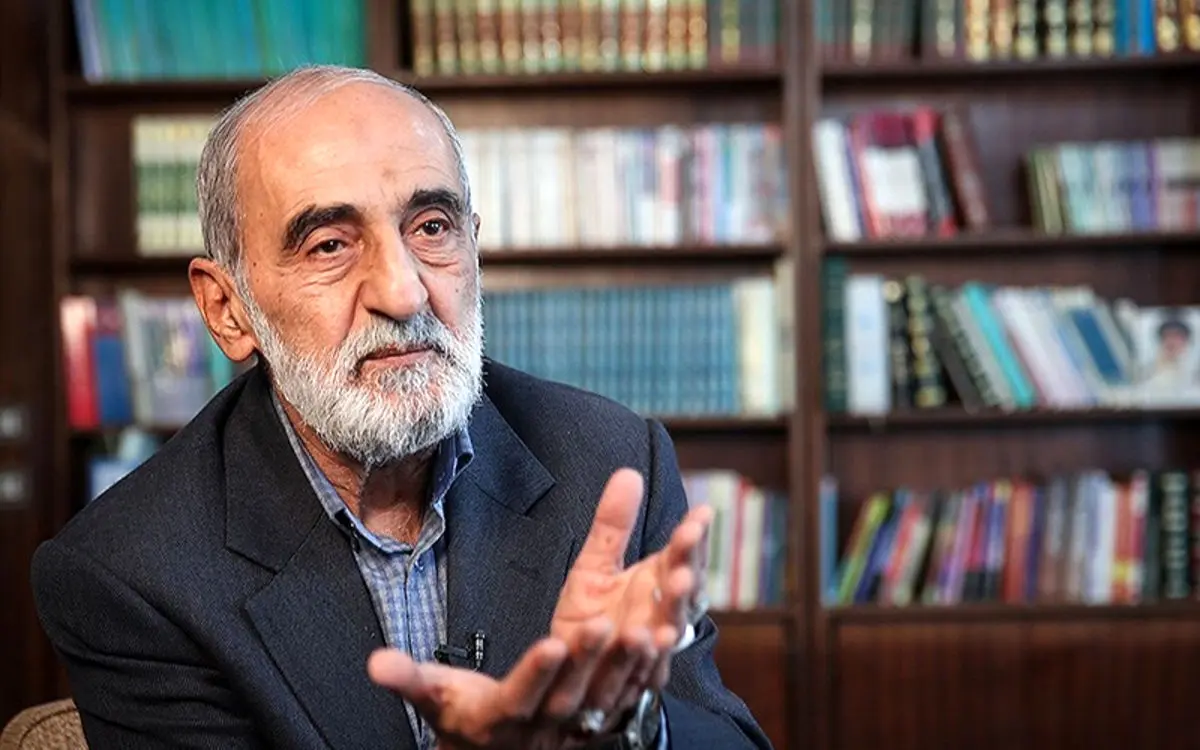 حسین شریعتمداری به رئیسی: مدیران دولت قبل را اخراج کنید