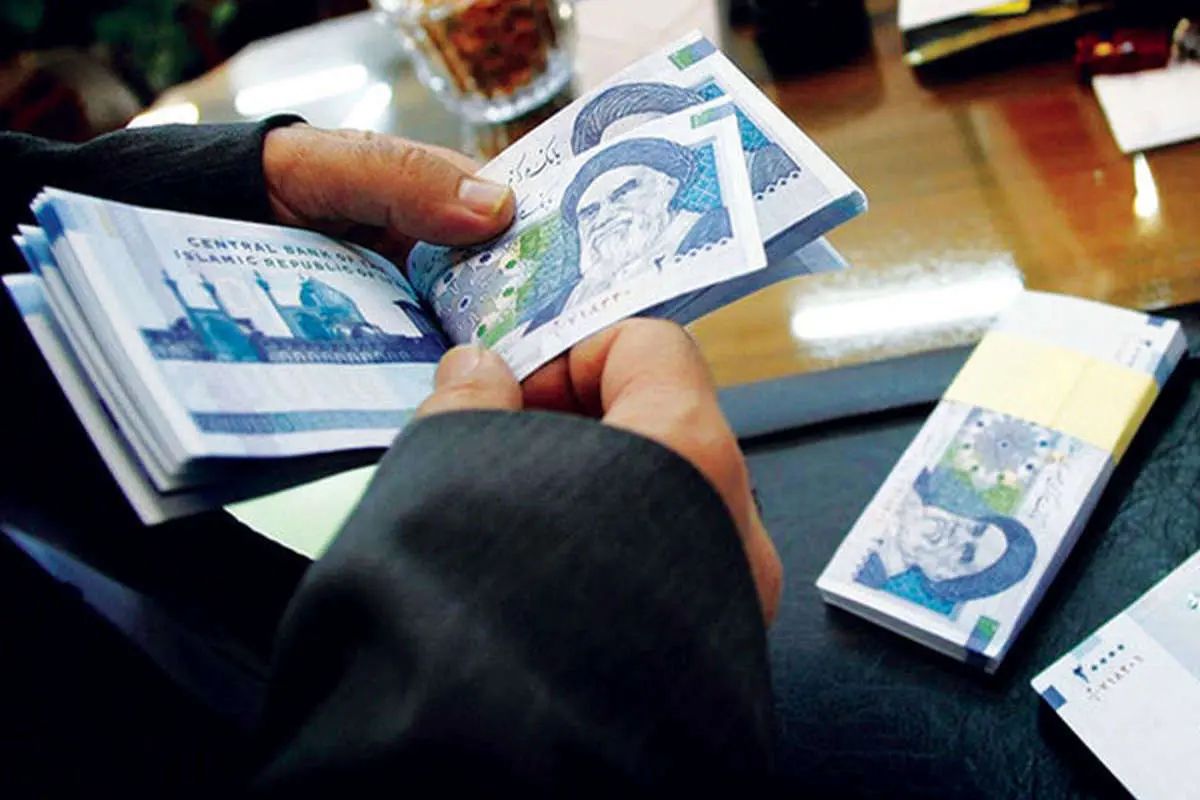 نیکزاد: حقوق کارکنان دولت ۱۰ درصد افزایش یابد