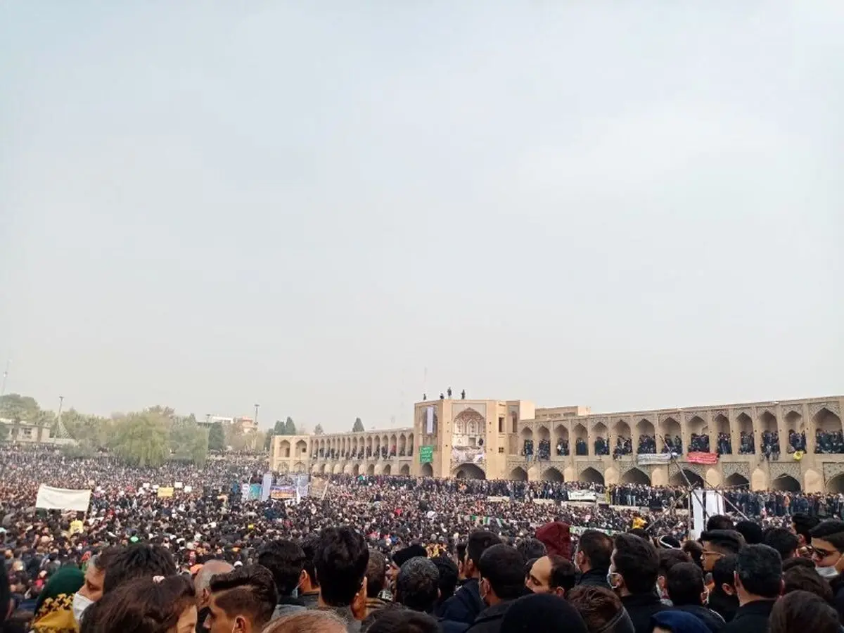 فرماندار اصفهان: اعتراضات تقصیر دولت روحانی است!
