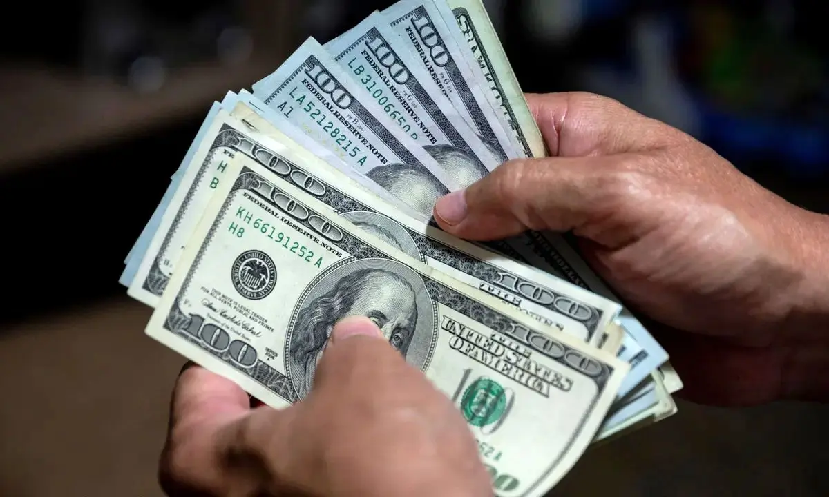 دلار در بودجه سال‌ آینده ۲۳ هزار‌ تومان قیمت خورد؟