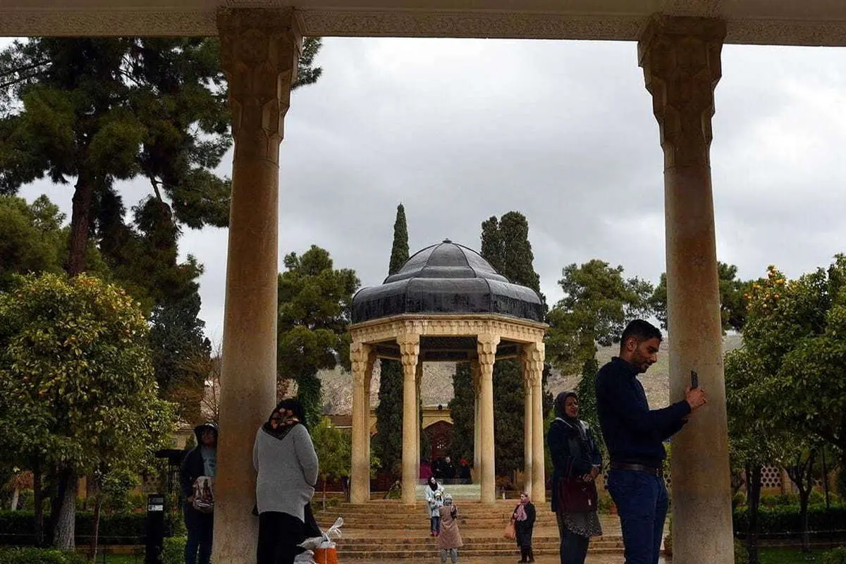 تفال به حافظ ۹ آذر ۱۴۰۰؛ ساعتی ناز مفرما و بگردان عادت