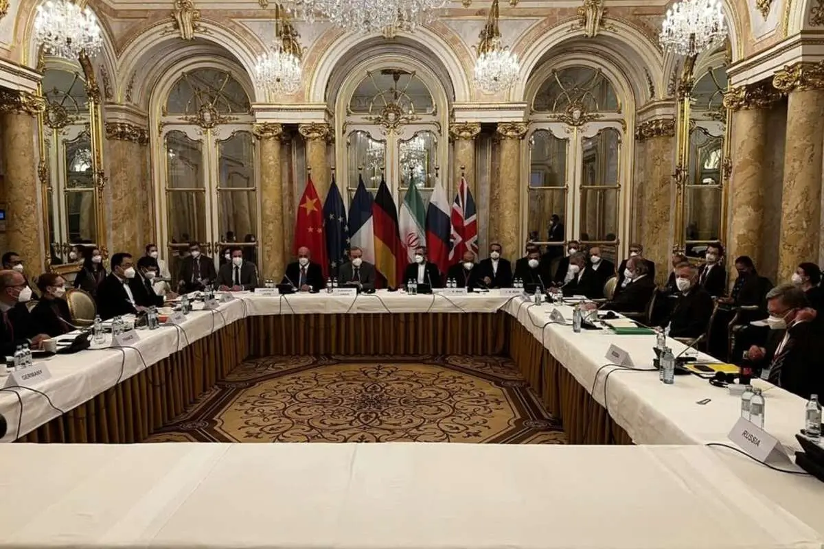 زیدآبادی: هیات ایرانی نباید دست خالی میز مذاکرات وین را ترک کند
