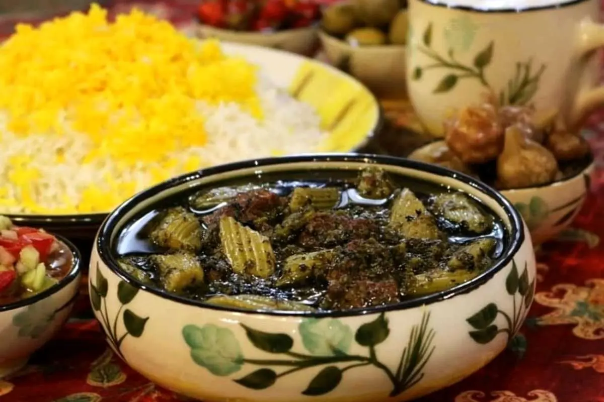 فوت و فن تهیه خورشت کرفس؛ در مصرف آب در این خورشت صرفهجوییکنید!