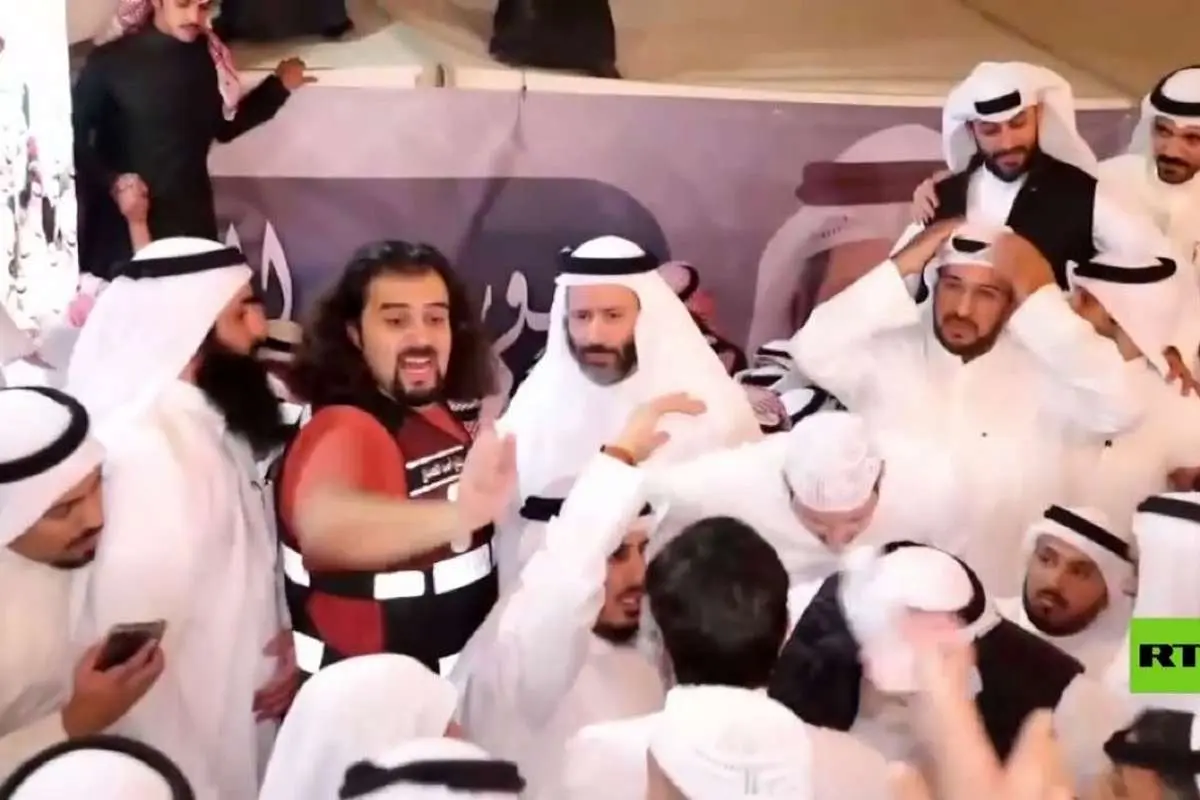 (ویدئو) استقبال باشکوه از بازگشت نماینده عفو شده