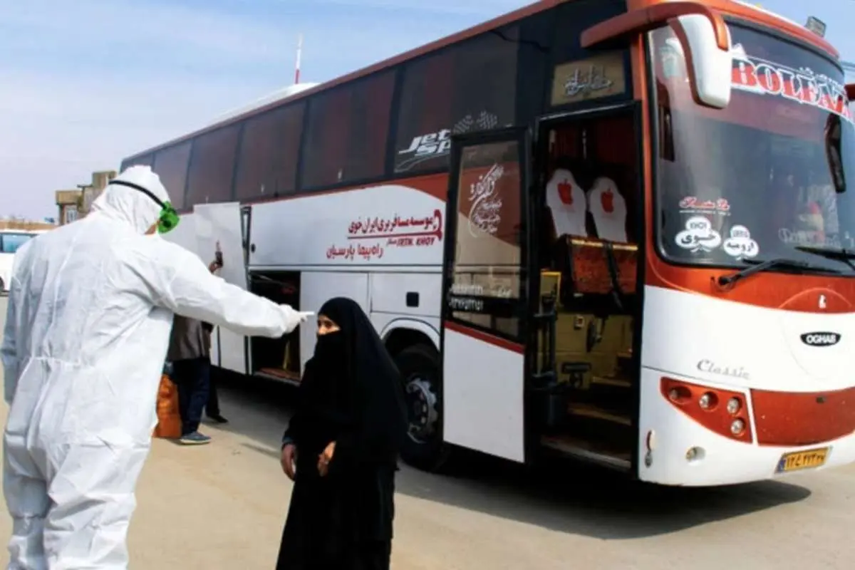 کنترل کارت واکسن مسافران توسط رانندگان اتوبوس
