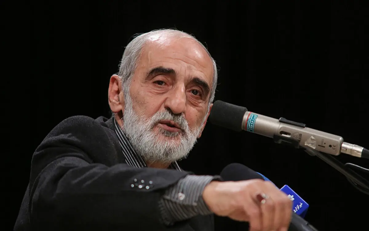 واکنش کیهان به توصیفات شرق از علی باقری؛ عذرخواهی کنید
