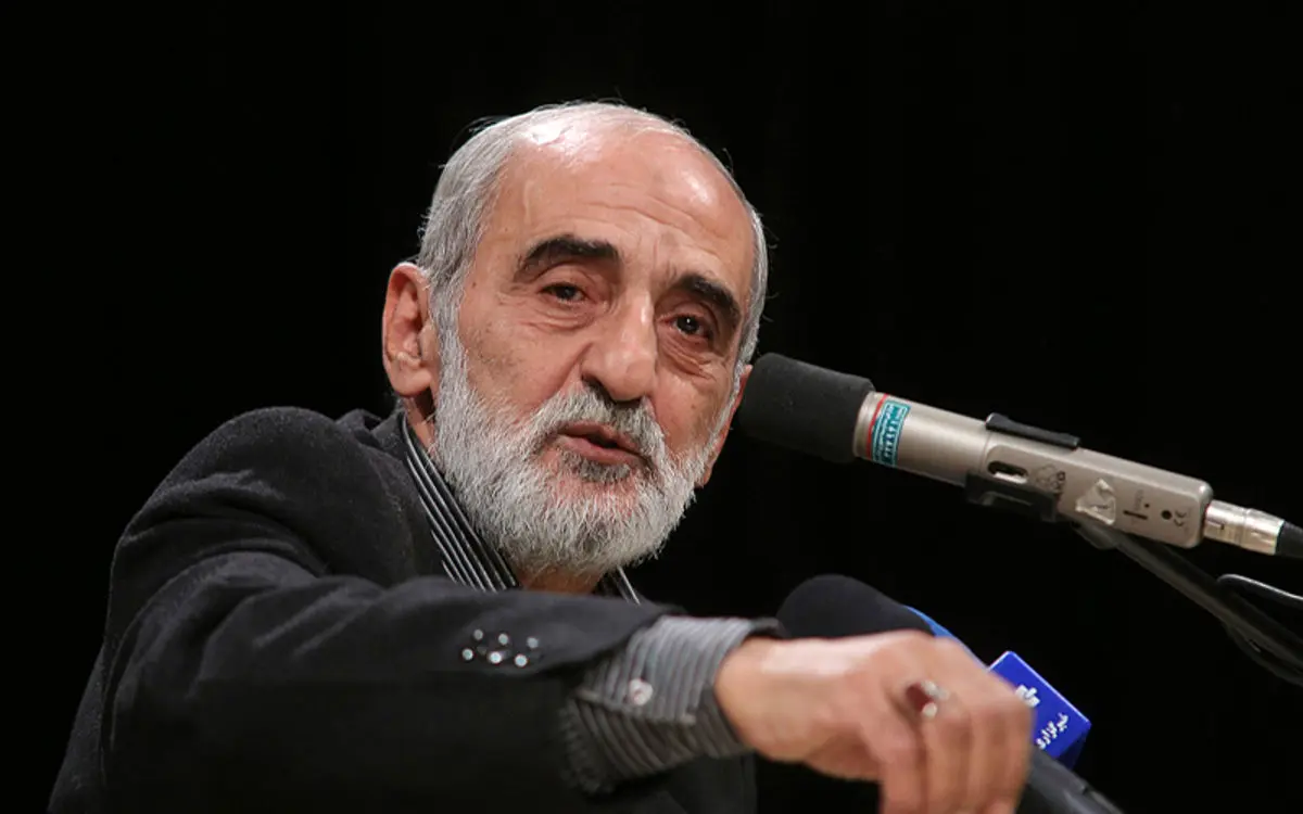 واکنش کیهان به توصیفات شرق از علی باقری؛ عذرخواهی کنید