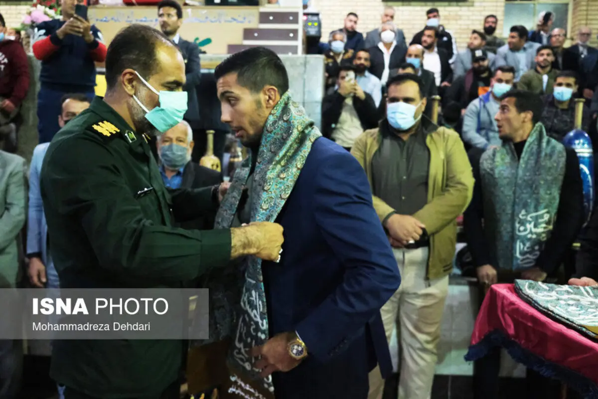 (تصاویر) اهدای شال پهلوانی به برادران گرایی