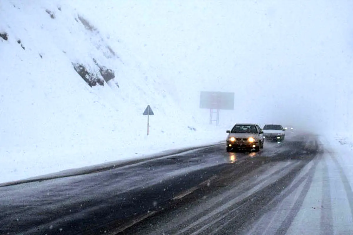 برف و باران در جاده‌های ۷ استان کشور