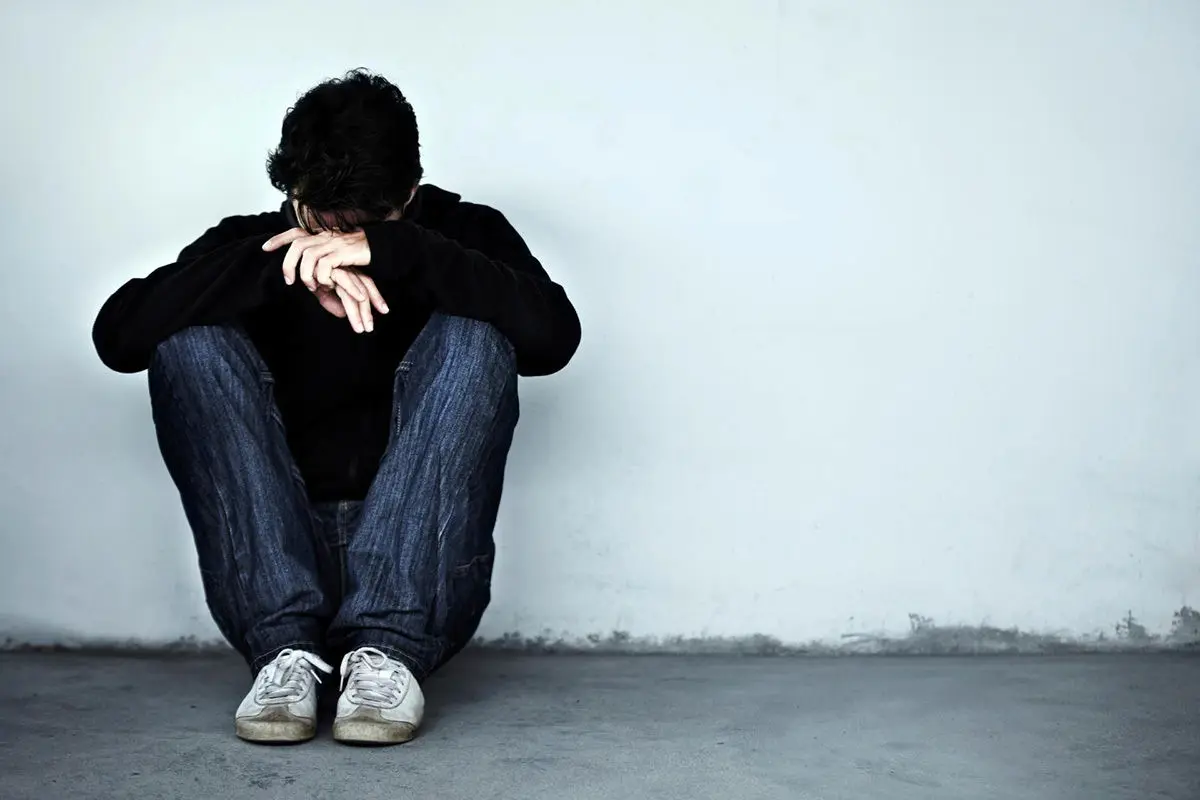 چگونه با احساس بی‌ارزشی مبارزه کنیم؟