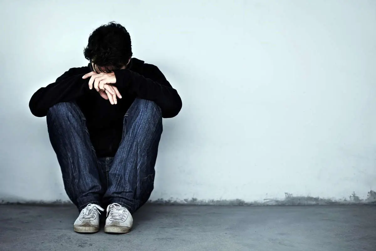 چگونه با احساس بی‌ارزشی مبارزه کنیم؟