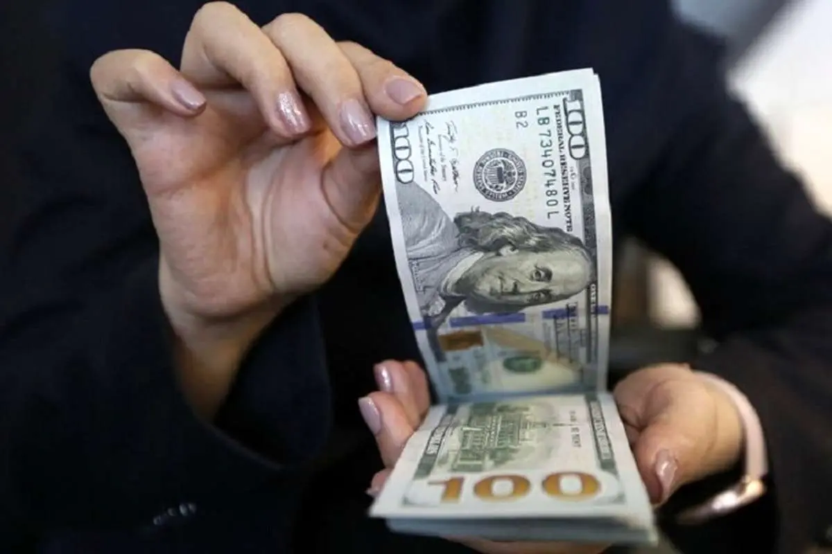 دلار در آستانه یک رکورد جدید