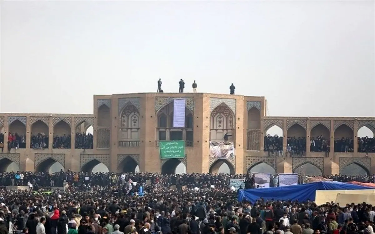 پایان تجمع کشاورزان اصفهانی در بستر زاینده‌رود