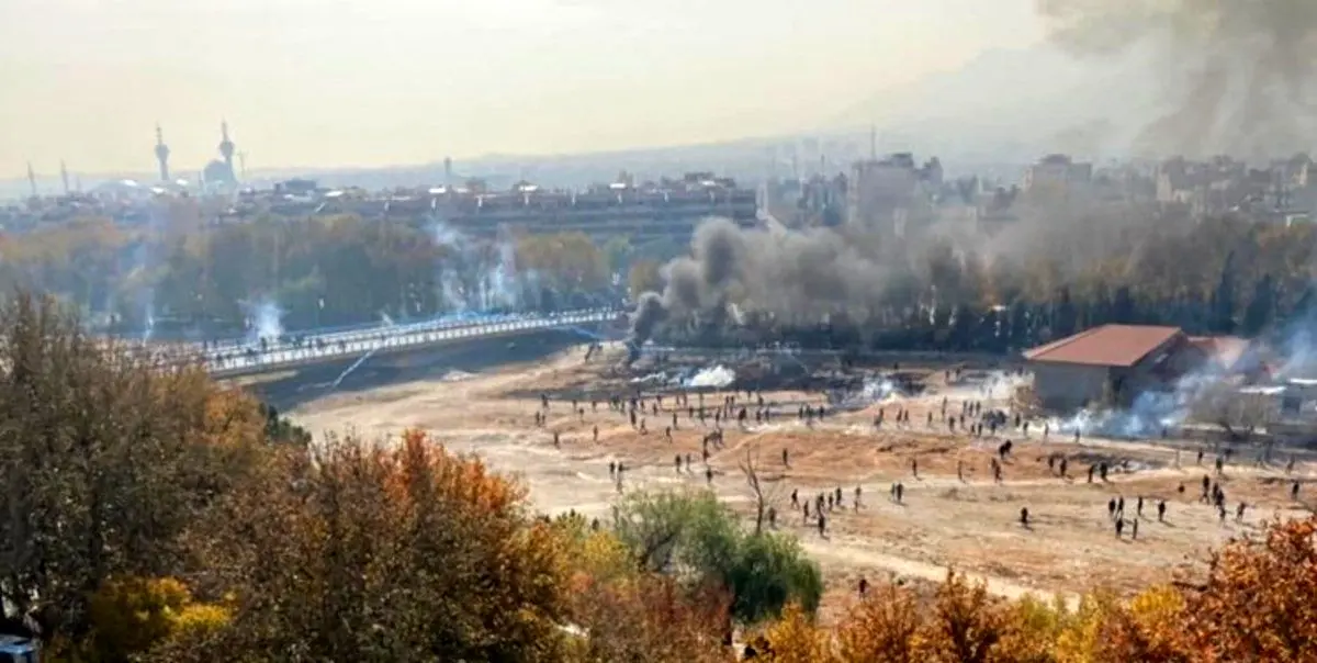برخورد پلیس با تجمع کنندگان در اصفهان