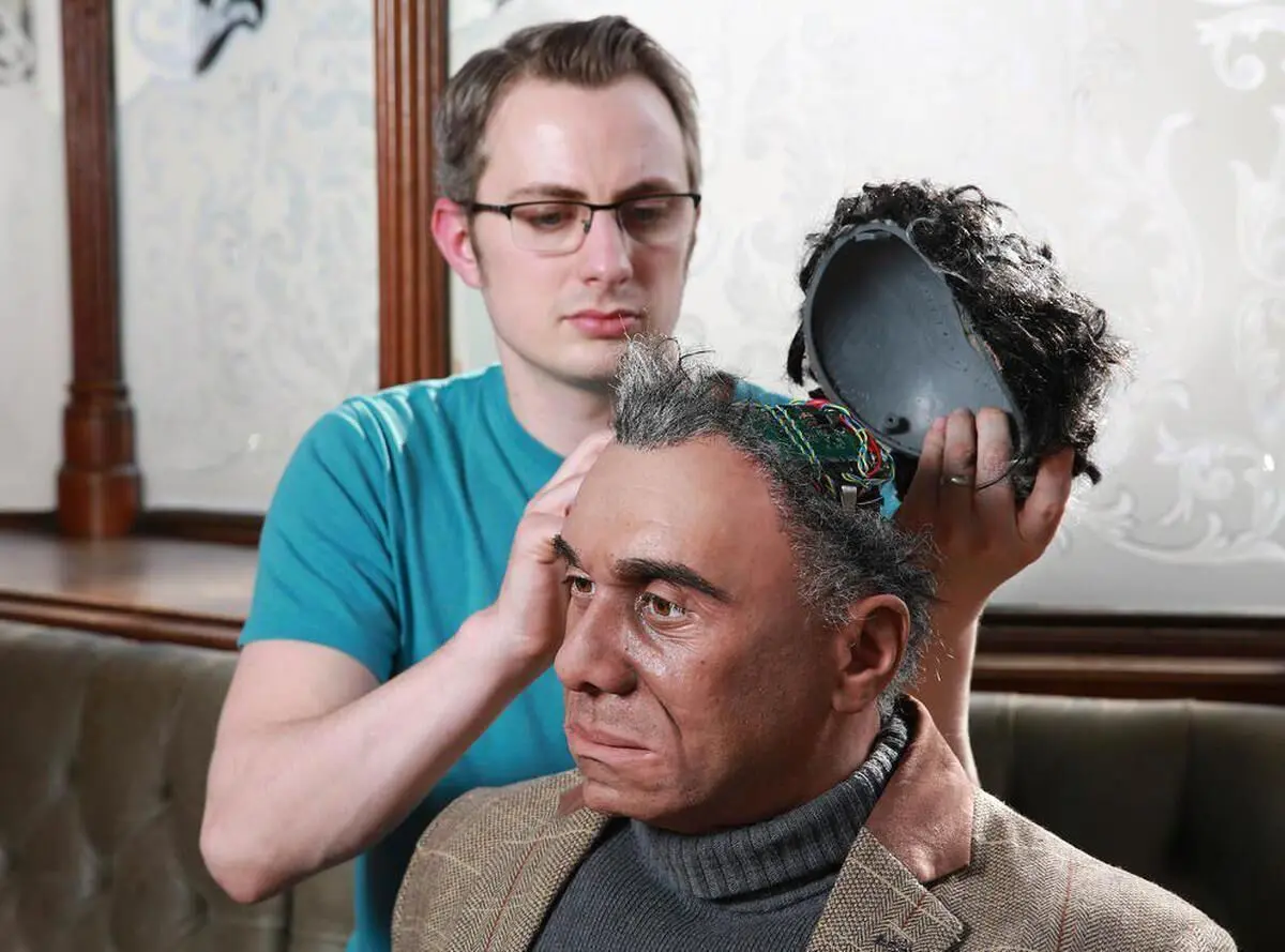 چند می‌گیری چهره‌ات را به ربات بفروشی؟