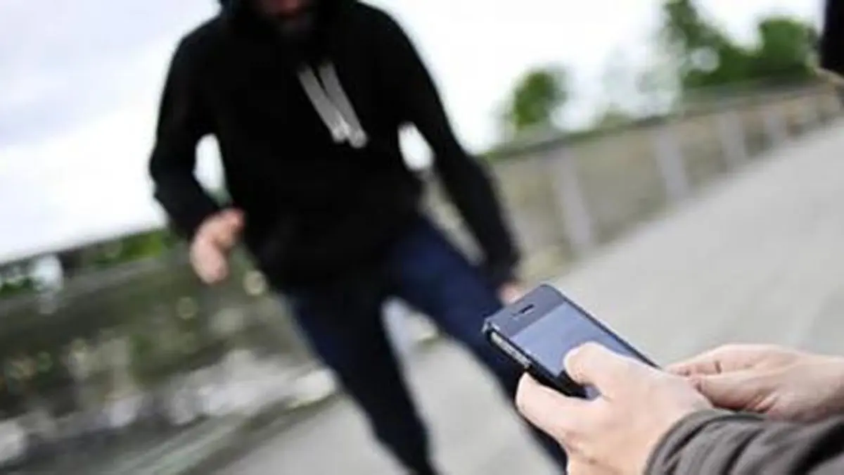 (ویدئو) سرقت موبایل یک نوجوان در شهریار