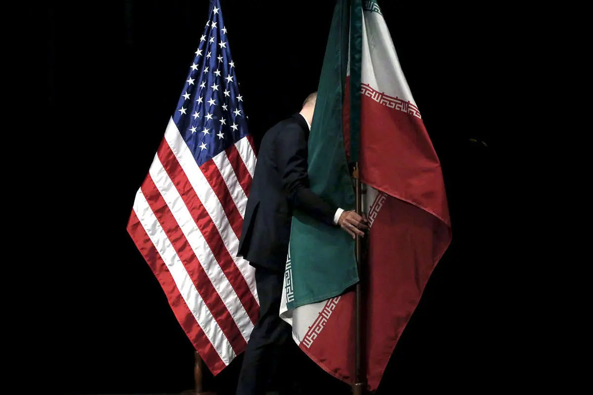 کیهان: امریکا سر در گم است و اراده لازم برای لغو تحریمها را ندارد
