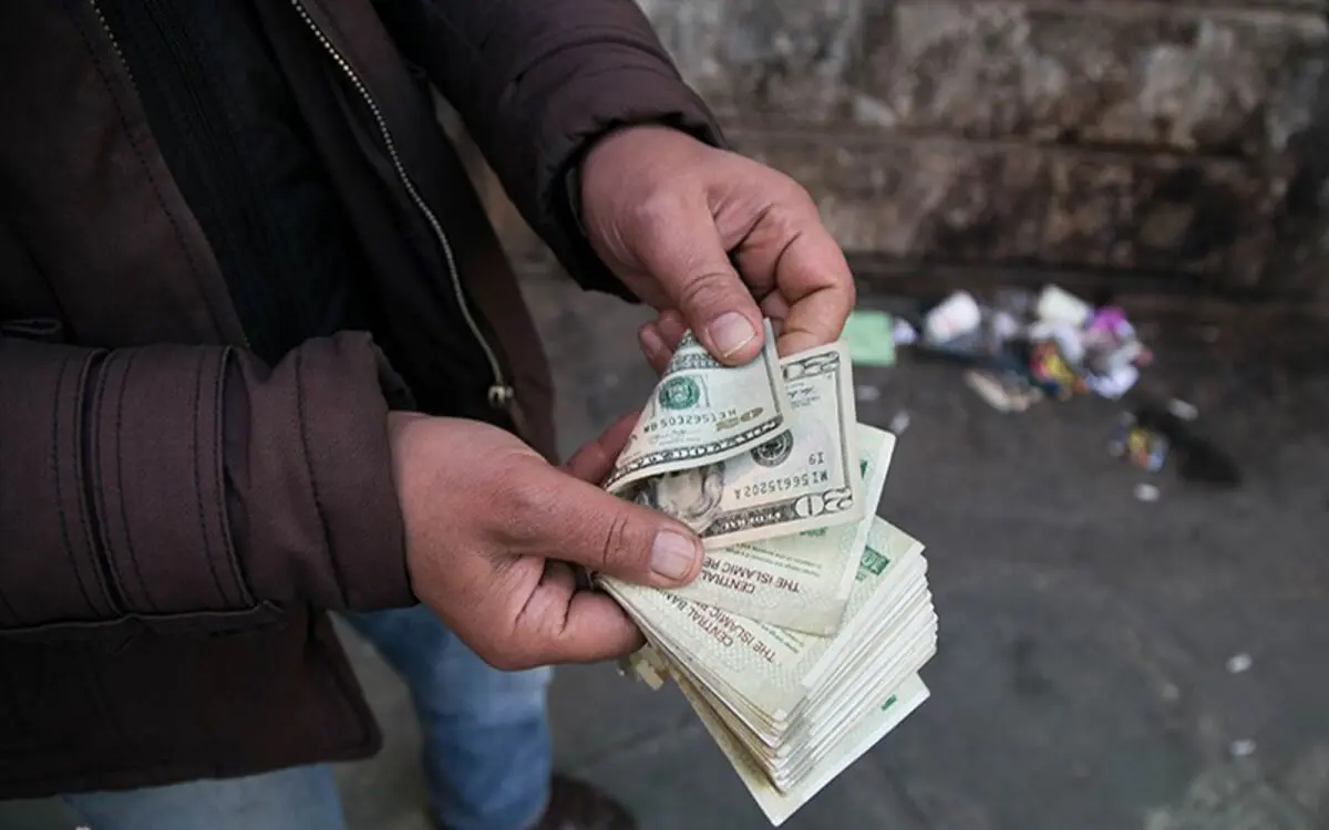 کیهان: حالا که وضعیت اقتصاد خوب شده چرا دلار بالا می‌رود؟