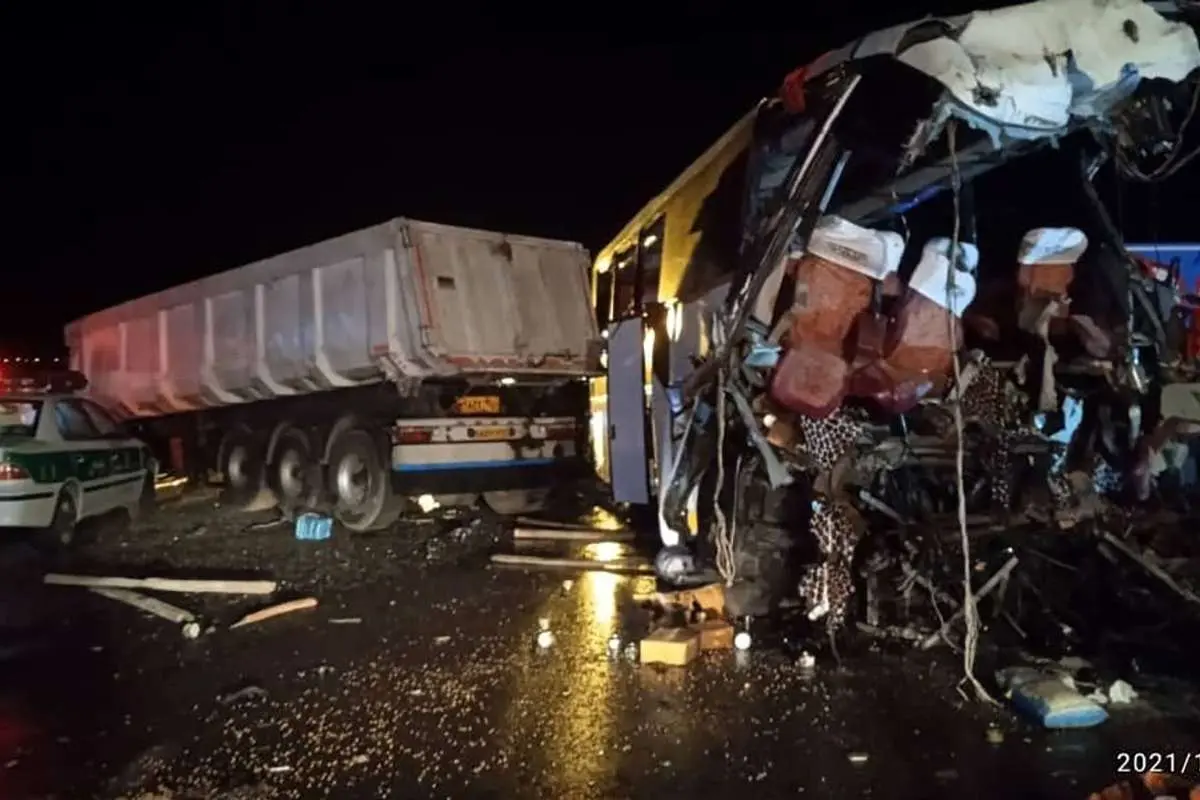 اعلام اسامی ۱۶ مصدوم حادثه برخورد تریلی با اتوبوس