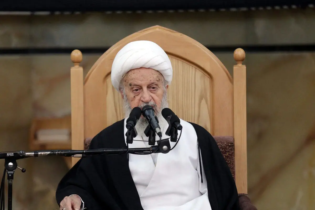 آیت الله مکارم: هیچ نشانه‌ای از فرهنگ غرب، نباید در نظام آموزشی ما باشد