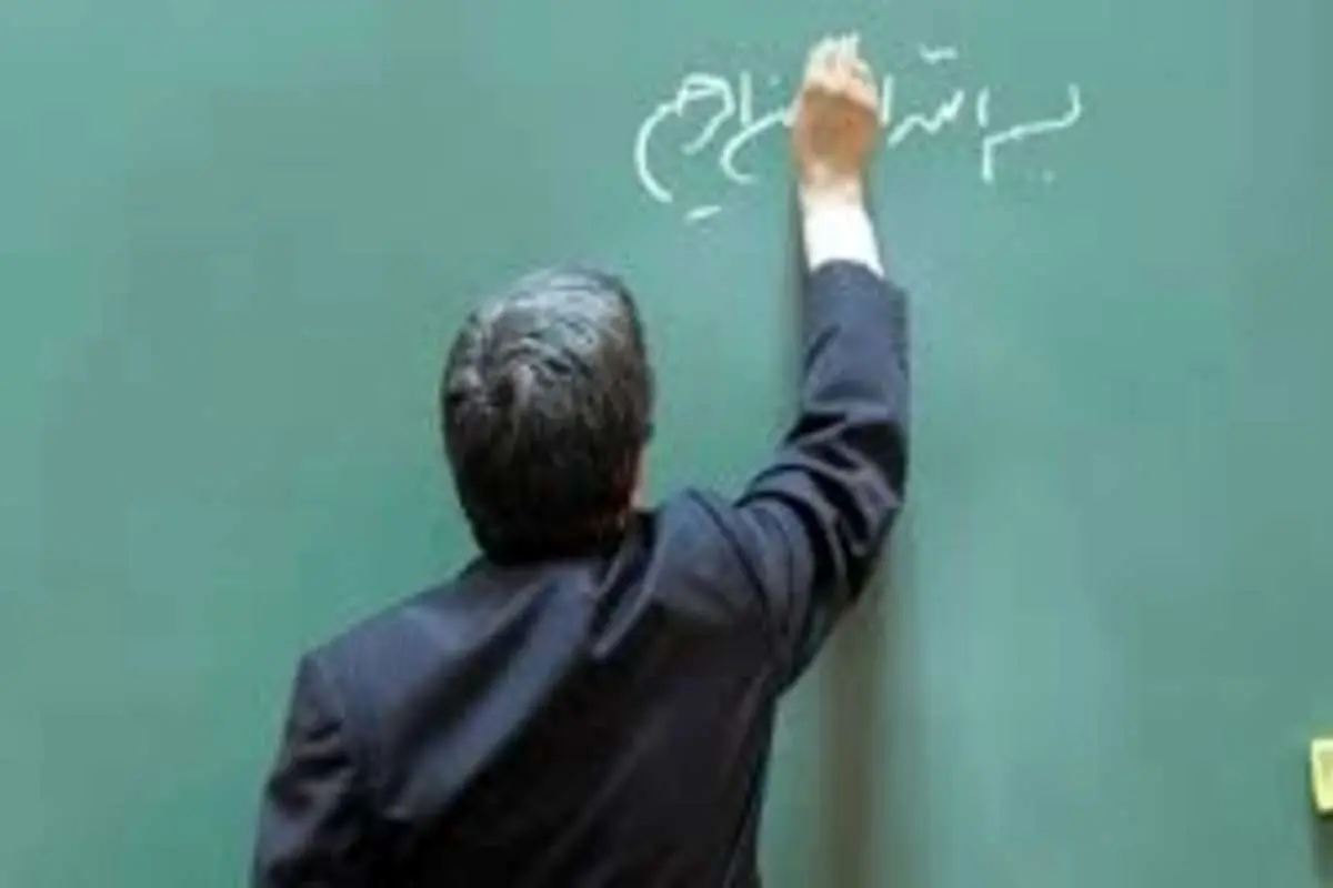 ویدئوی خبرساز اذیت و آزار یک معلم در کلاس درس