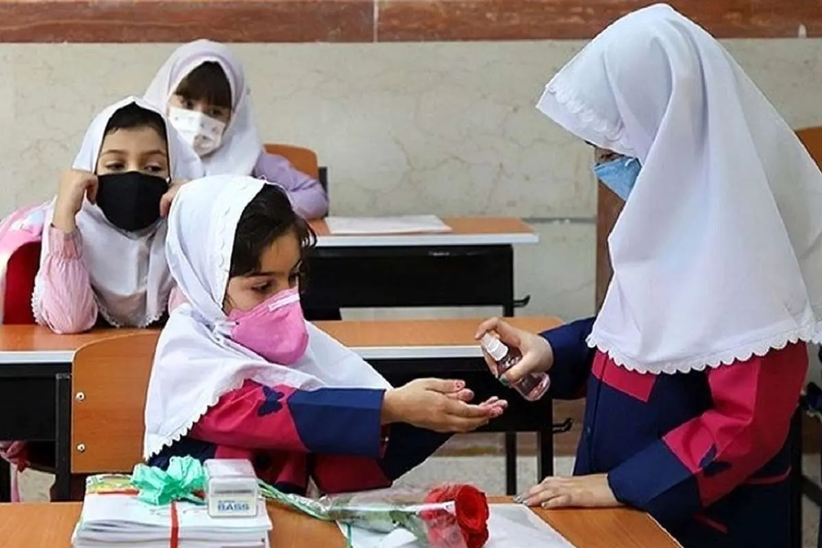 وزیر بهداشت: دانشآموزان واکسننزده مدرسه نروند
