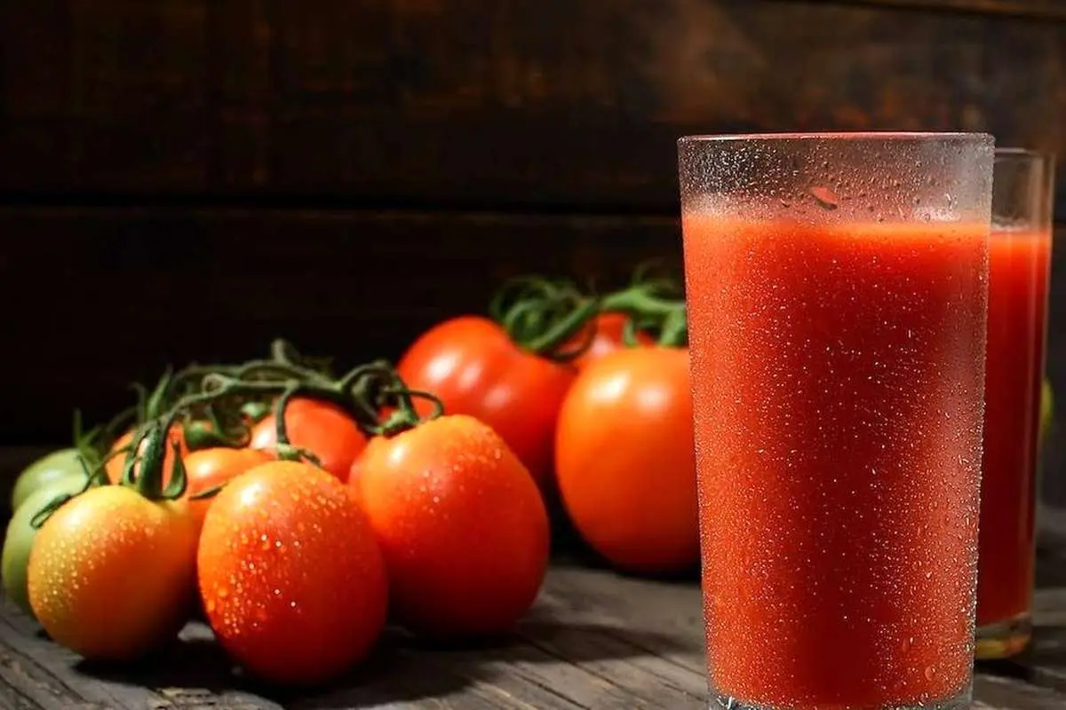 خواص آب گوجهفرنگی؛ از تقویت استخوانها تا چربی سوزی