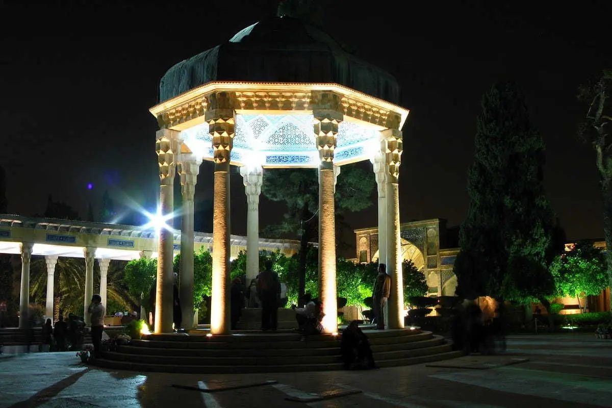 تفال به حافظ ۲۰ آذر ۱۴۰۰؛ در راه عشق مرحله قرب و بعد نیست