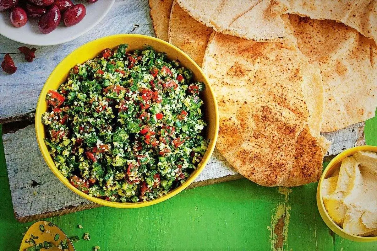 طرز تهیه سالاد جذاب و کمکالری لبنانی؛ تبوله و طعم تازگی!