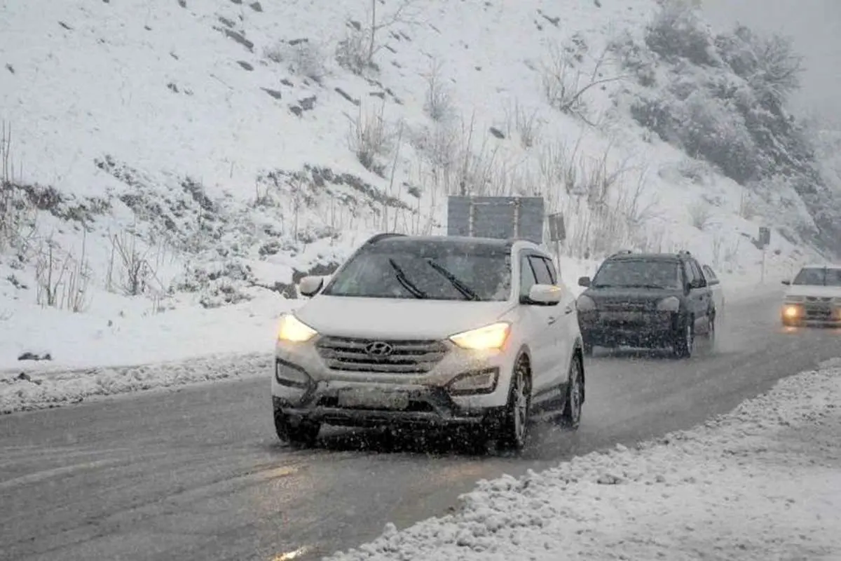چگونه رانندگی ایمن در جادههای زمستانی انجام دهیم؟