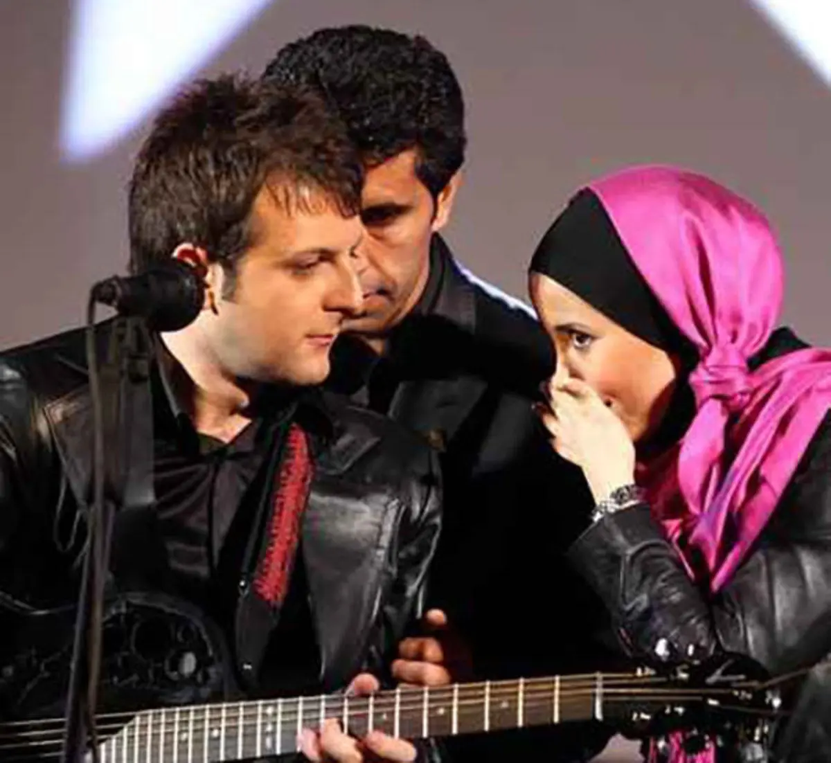 (ویدئو) سورپرایز ویژه خواننده گروه آریان برای هوادارانش