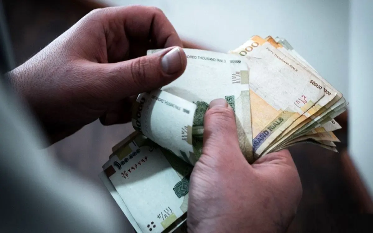 چالش حقوق و دستمزد کارمندان، بازنشستگان و کارگران در سال ۱۴۰۱