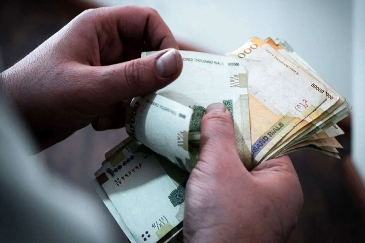 چالش حقوق و دستمزد کارمندان، بازنشستگان و کارگران در سال ۱۴۰۱