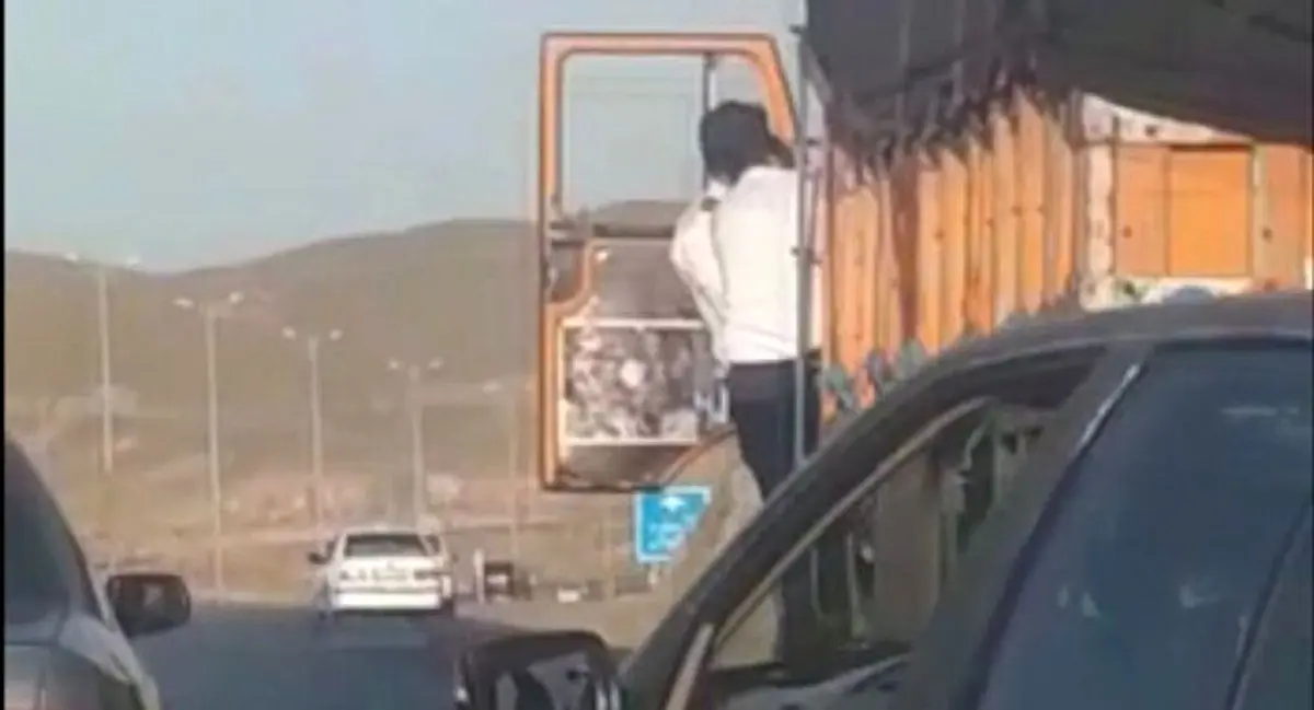 (ویدئو) ماجرای درگیری راننده کامیون با مأموران پلیس