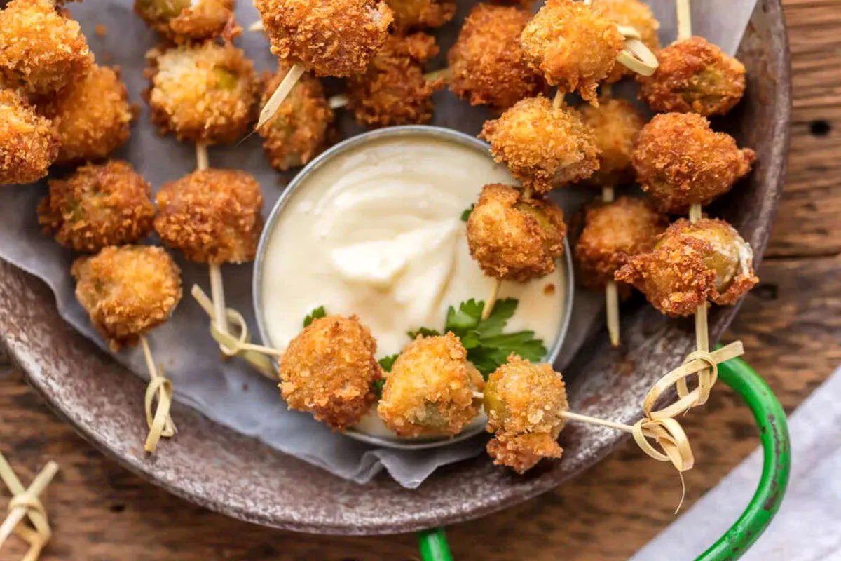 طرز تهیه قارچ و پیاز سوخاری؛ در خانه دست به کار شوید