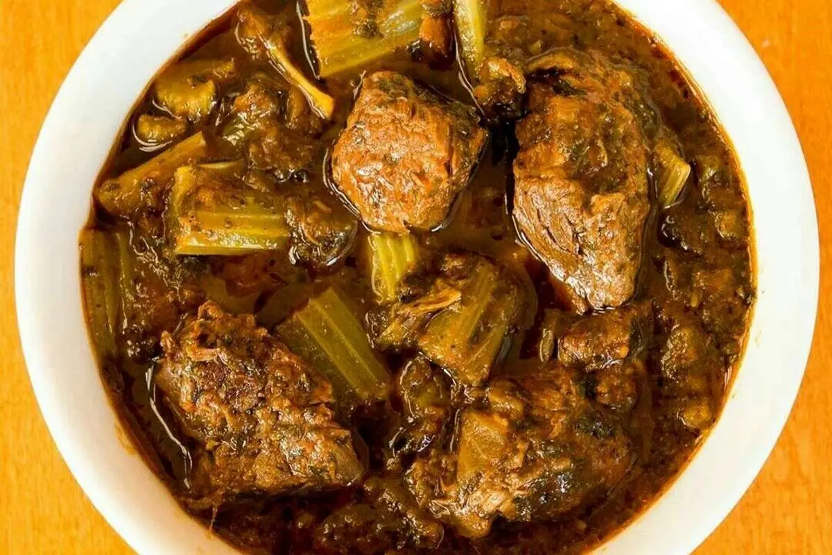 طرز تهیه خورشت کرفس تبریزی؛ طعمی که فراموشتان نمیشود