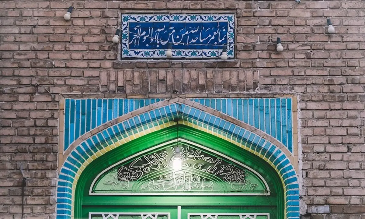 (تصاویر) اسامی متبرکه بر پیشانی خانه‌ها