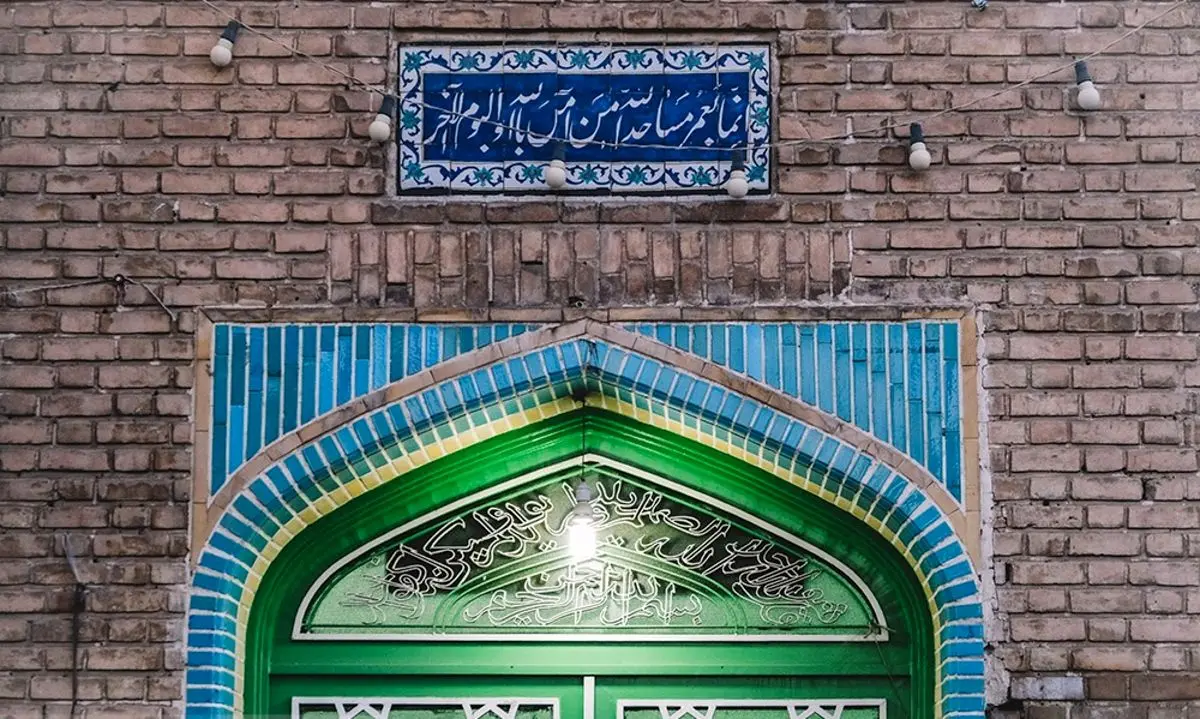 (تصاویر) اسامی متبرکه بر پیشانی خانه‌ها