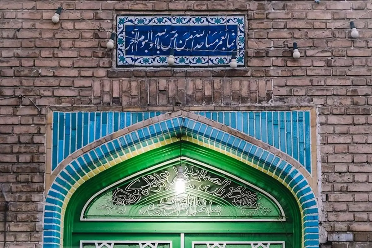 (تصاویر) اسامی متبرکه بر پیشانی خانه‌ها
