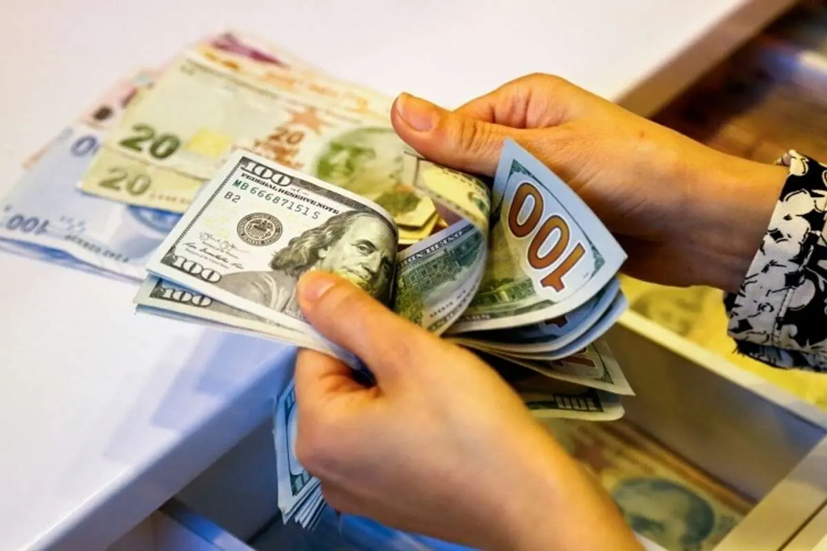 دو علامت سیاسی متناقض به قیمت دلار