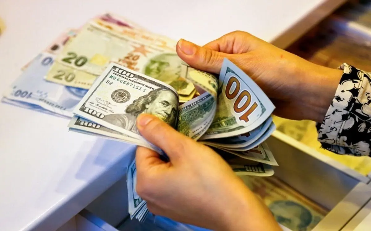 دو علامت سیاسی متناقض به قیمت دلار