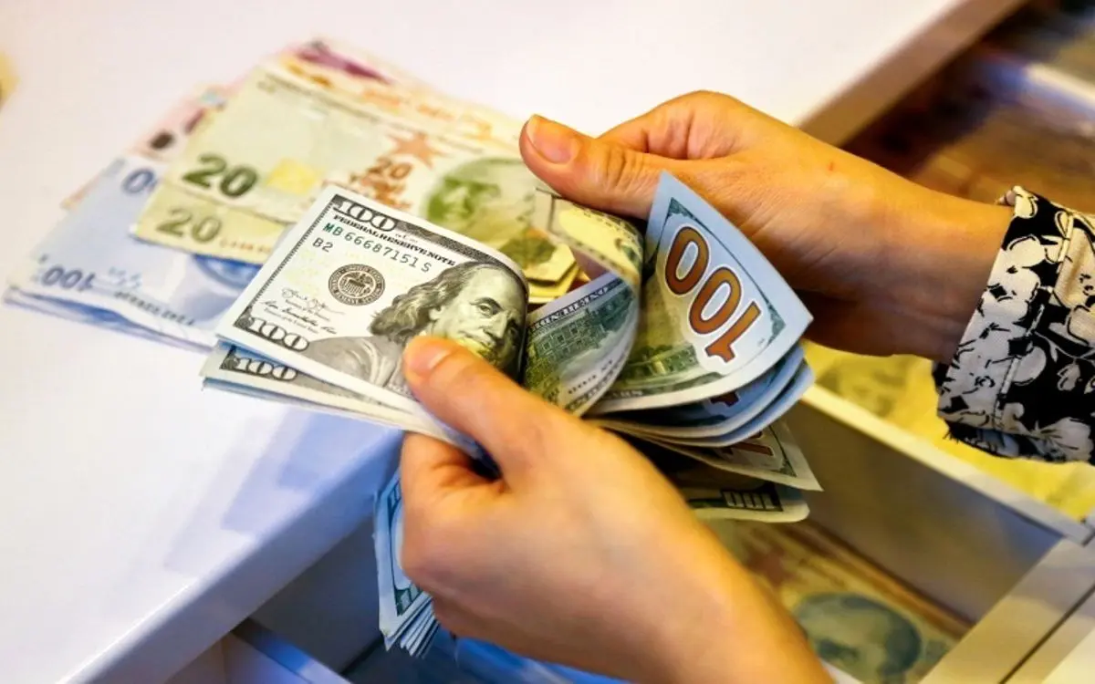 دو علامت سیاسی متناقض به قیمت دلار