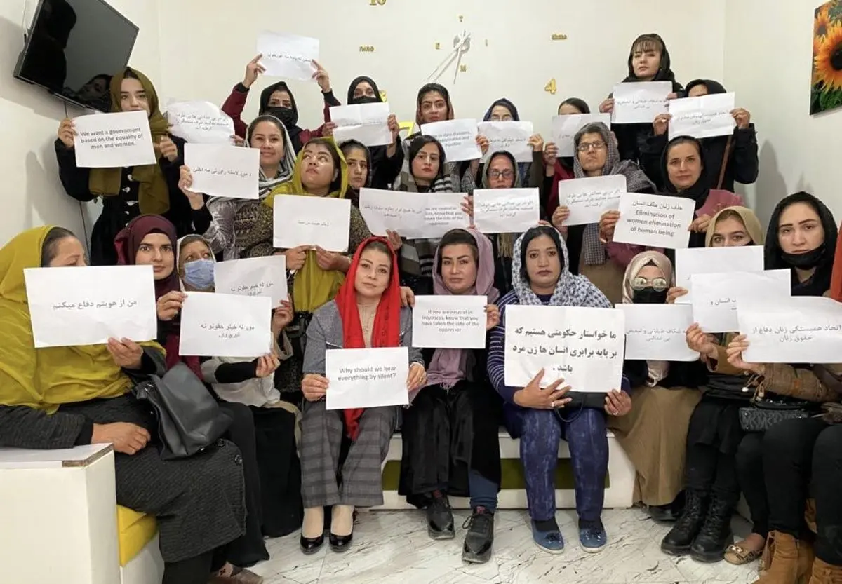 (ویدئو) واکنش زنان افغان به توهین یک عضو طالبان