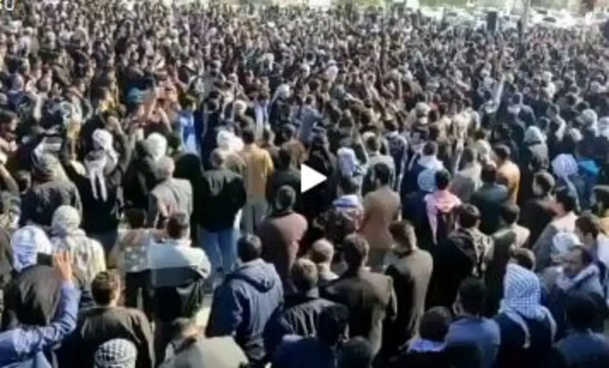(ویدئو) تشییع کشته شدگان تصادف جاده خرمشهر اهواز