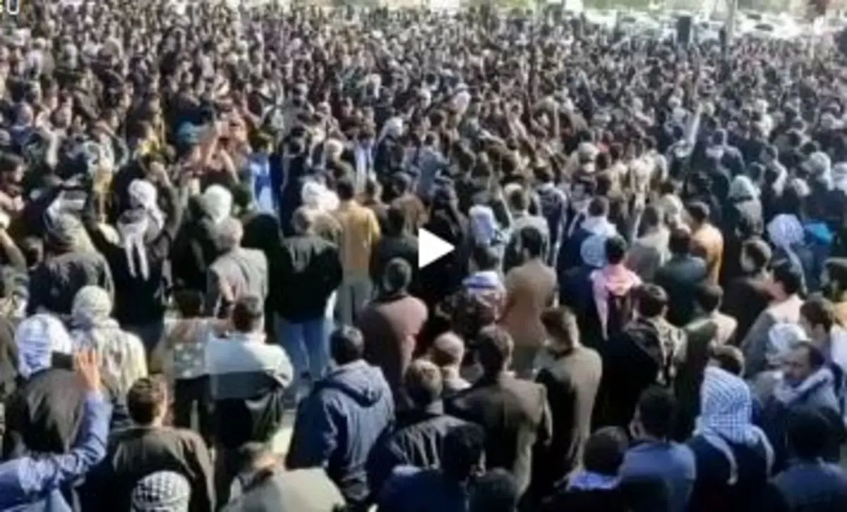(ویدئو) تشییع کشته شدگان تصادف جاده خرمشهر اهواز
