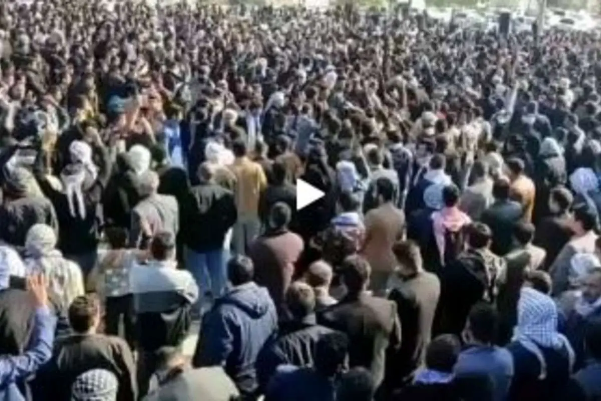 (ویدئو) تشییع کشته شدگان تصادف جاده خرمشهر اهواز